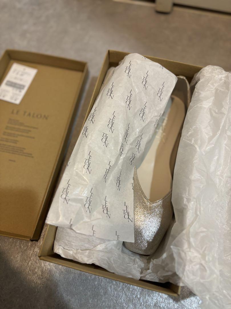 【箱付き】LE TALON スクエアVカットフラットシルバー　パンプス