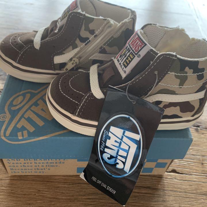 メルカリ Vans Vans キッズスニーカー ハイカット 迷彩 カモフラージュ バンズ 2 300 中古や未使用のフリマ メルカリ Vans Vans キッズスニーカー ハイカット 迷彩 カモフラージュ バンズ 2 300 中古や未使用のフリマ