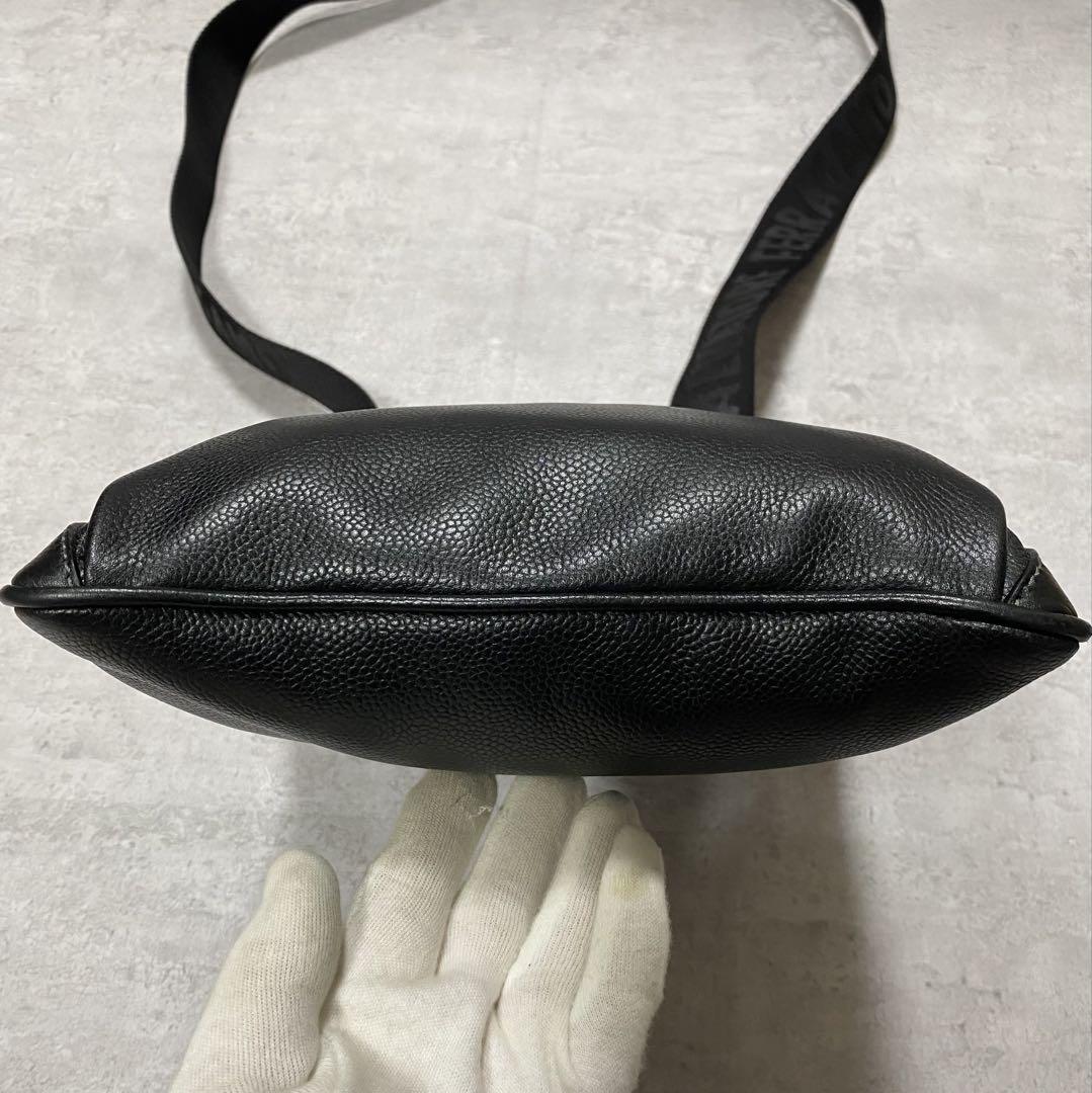 未使用に近い✨フェラガモ ショルダーバッグ ボディバッグ サコッシュ ブラック