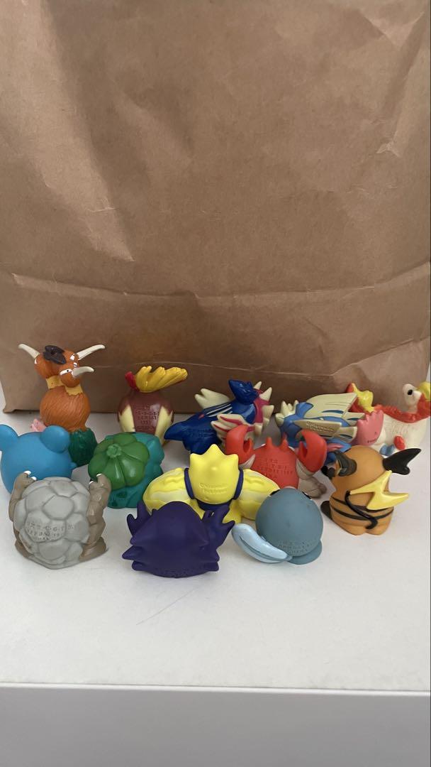 ポケモンフィギュアセット 13体とトランクセット　+15体 ポケモン ミニフィギュアセット 指フィギュア15体 - メルカリ
