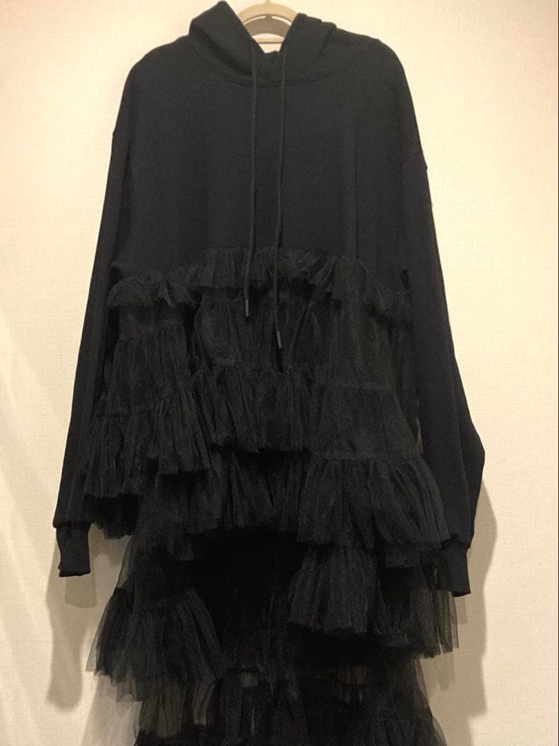 VIVIANO ヴィヴィアーノ パーカー スウェット フリル付き ブラック VIVIANO ヴィヴィアーノ パーカー スウェット フリル付き ブラック