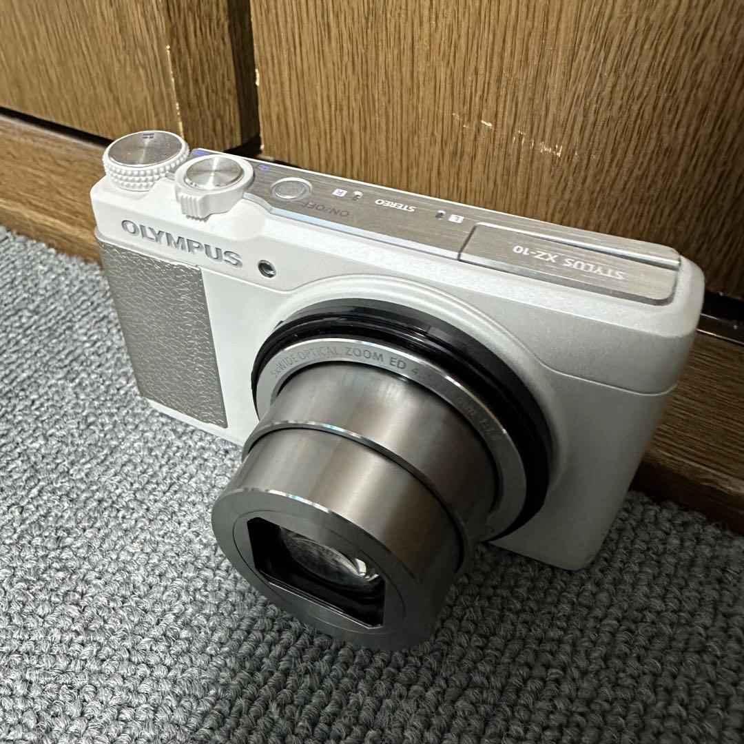OLYMPUS オリンパス STYLUS XZ-10デジタルカメラ ホワイト