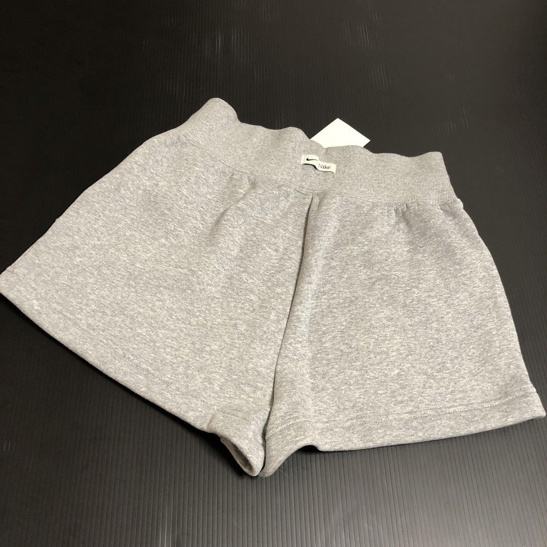 新品タグ付き　ナイキ　ショートパンツ　スウェット生地　裏起毛　グレー　S