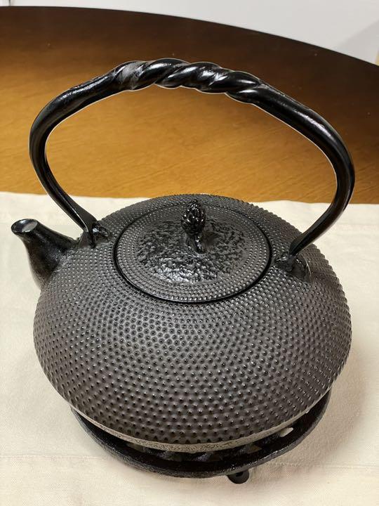 【サイズ交換OK】
南部鉄器 鉄瓶1.6ℓ 平丸アラレ 鉄やかん 南部鉄瓶 鉄分補給 調理器具 【サイズ交換OK】
南部鉄器 鉄瓶1.6ℓ 平丸アラレ 鉄やかん 南部鉄瓶 鉄分補給 調理器具