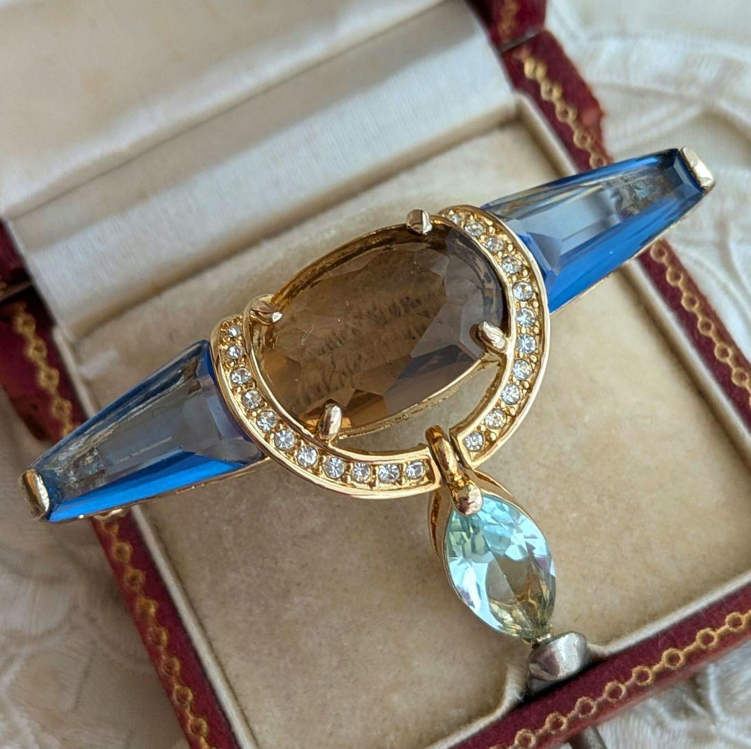 MONET エレガントなゴールドと二色のブルー スイングするブローチ