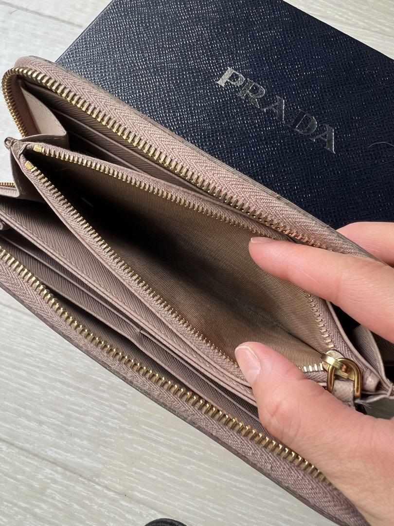 PRADA　プラダ 　ピンクベージュ　サフィアーノ　ラウンドファスナー長財布