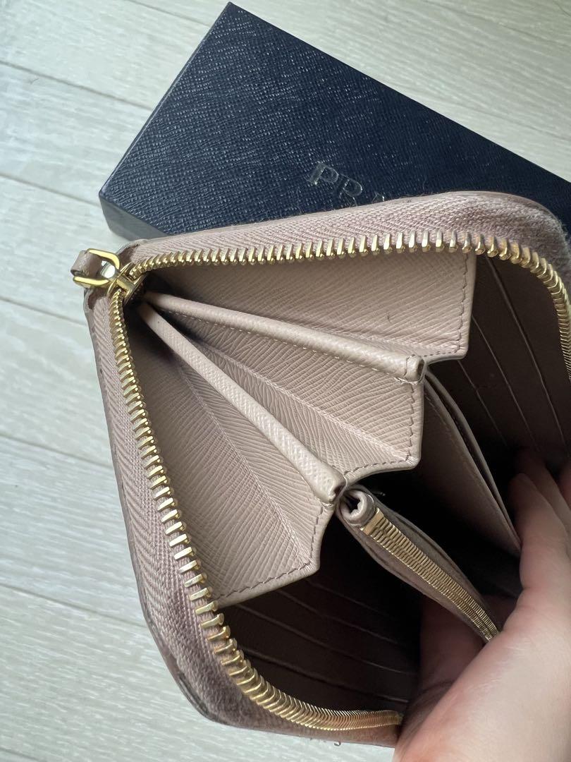 PRADA　プラダ 　ピンクベージュ　サフィアーノ　ラウンドファスナー長財布