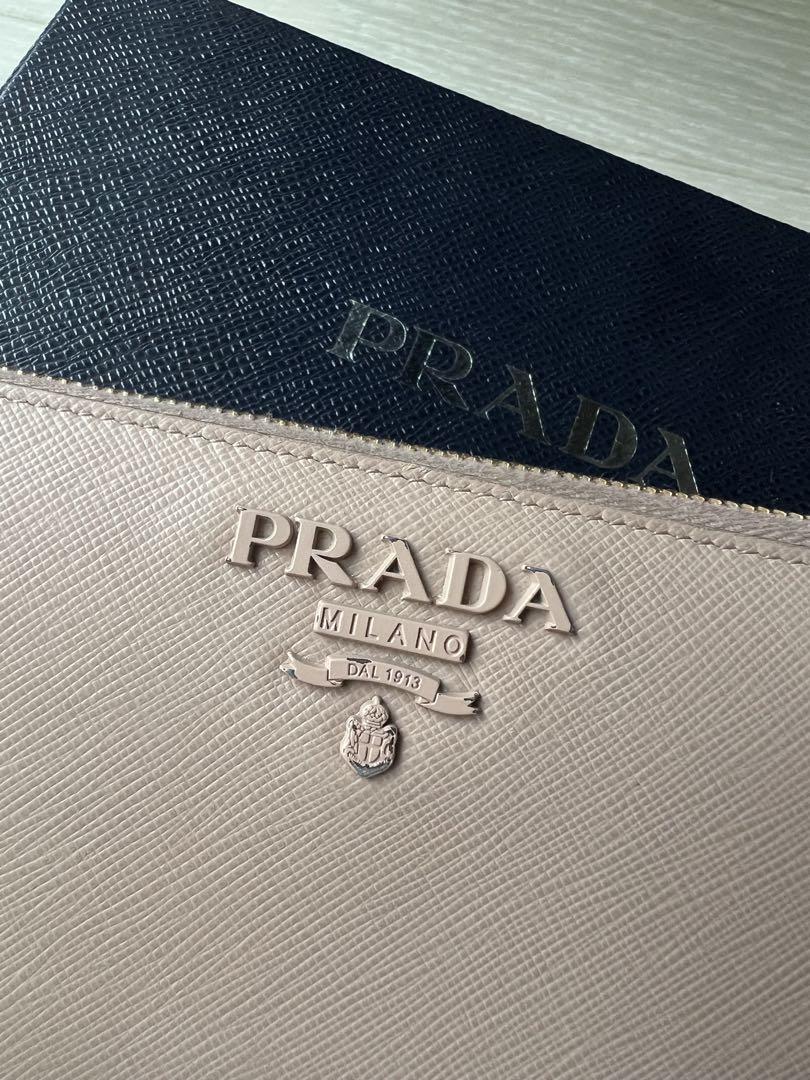 PRADA　プラダ 　ピンクベージュ　サフィアーノ　ラウンドファスナー長財布