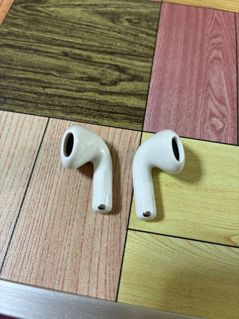 あ*き様 AirPods4 本体 アクティブノイズキャンセリング付き