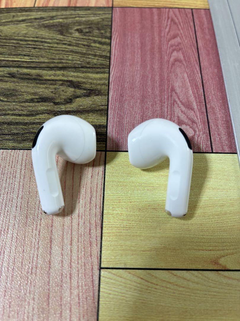 あ*き様 AirPods4 本体 アクティブノイズキャンセリング付き