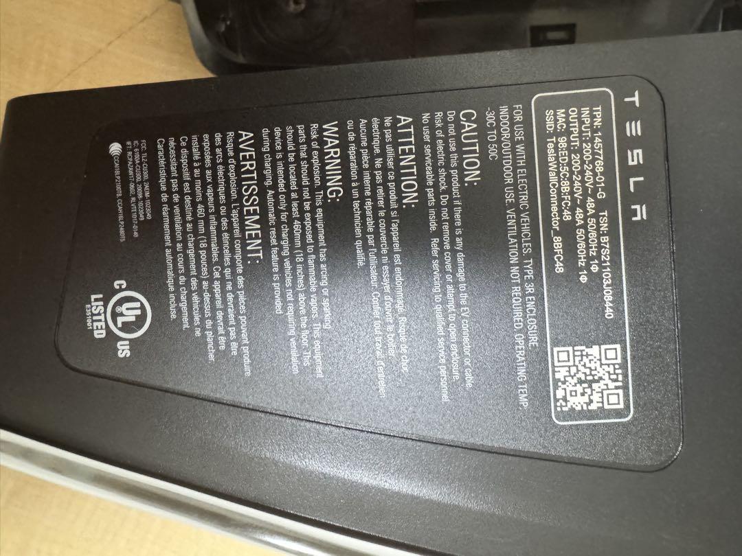 テスラウォールコネクター tesla wall connecter 壁付け充電器