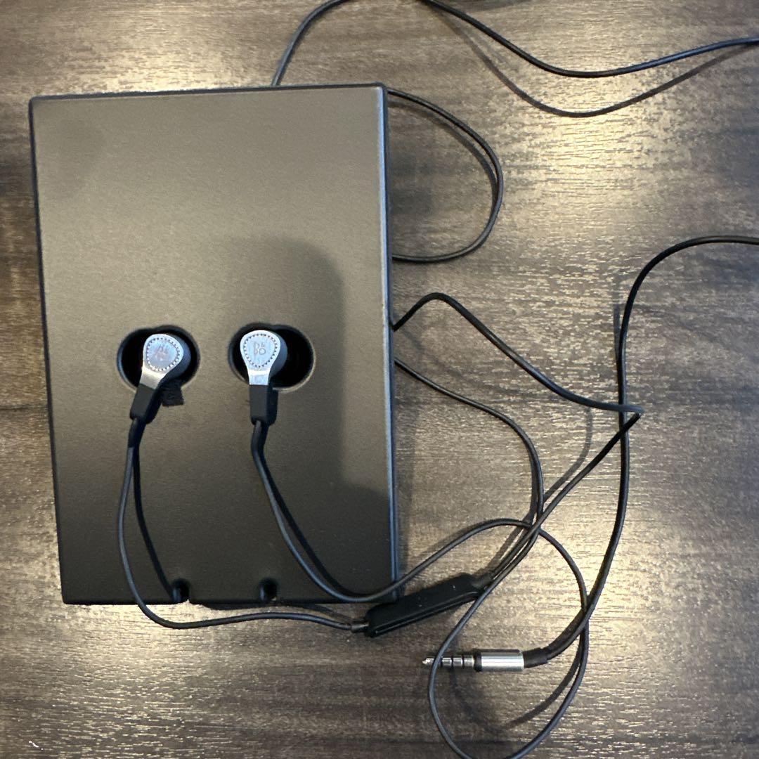 Bang&Olufsen PLAY H3 有線イヤフォン シルバー・ブラック