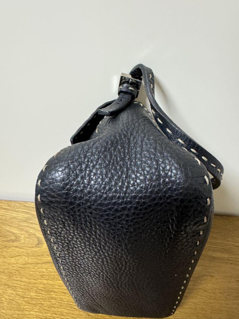 人気を誇る フェンディ セレリア マンマバケット 黒 バッグ