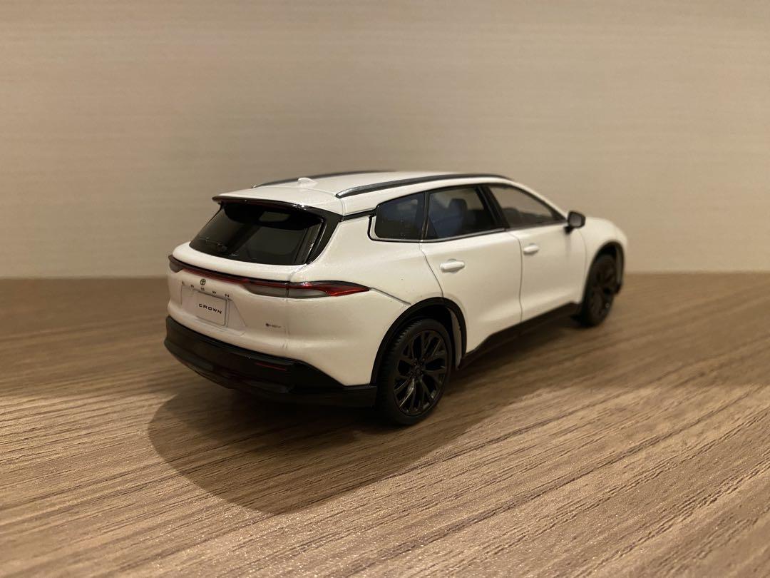 非売品　1/30 クラウンエステート　ミニカー　ホワイトパール トヨタ 新型クラウンエステート PHEV カラーサンプル