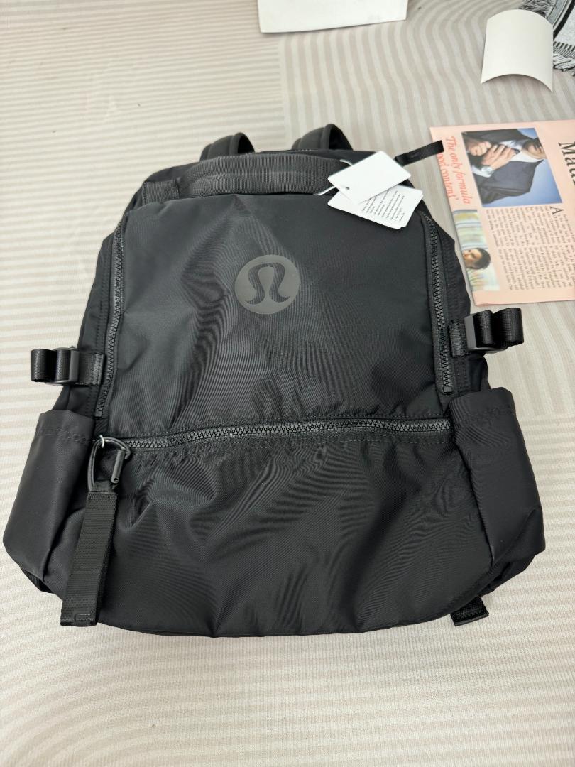ルルレモン 新品タグ付き 22L オールブラック リュック (日本未入荷)