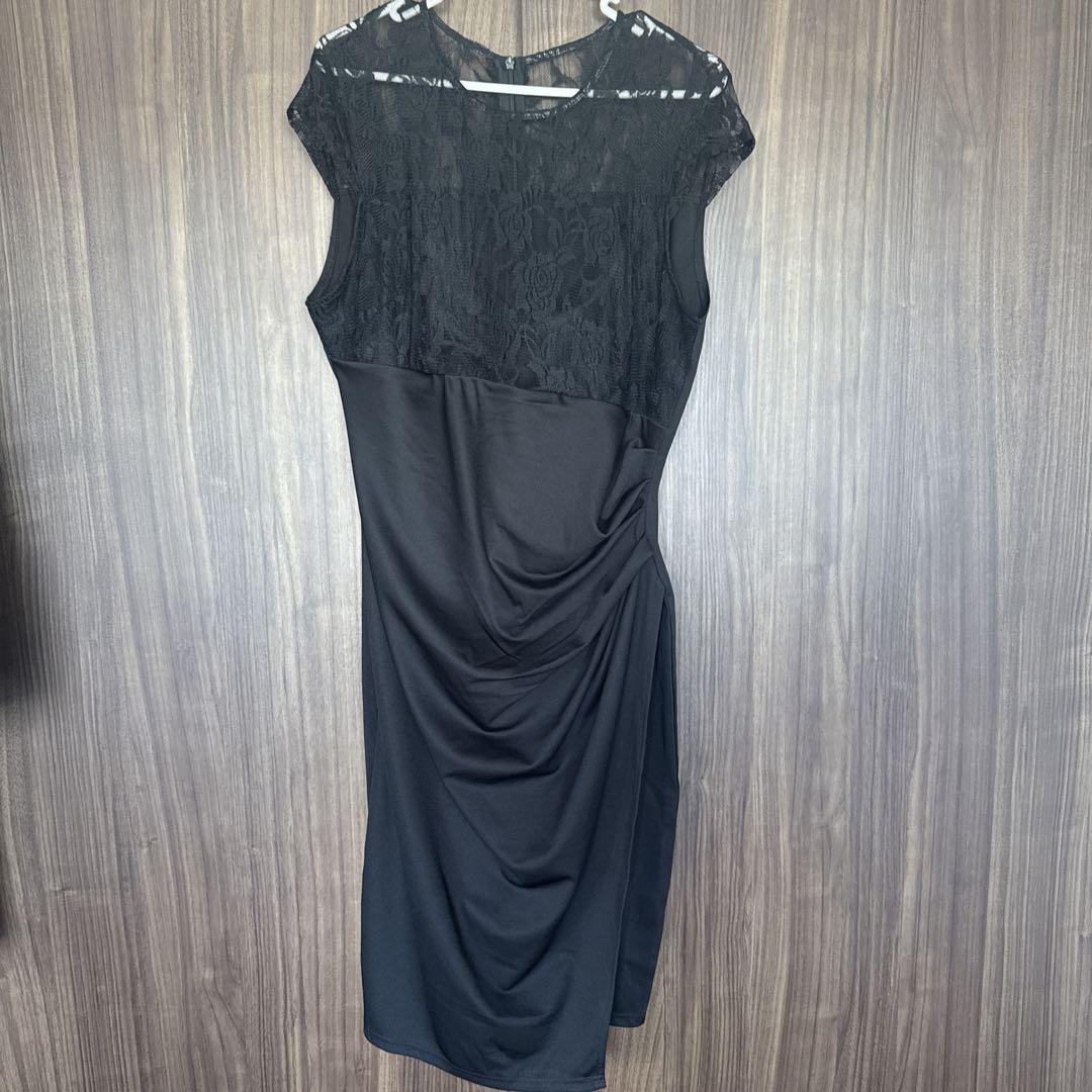 新品】ブラックノースリーブひざ丈ワンピース アンシンメトリー