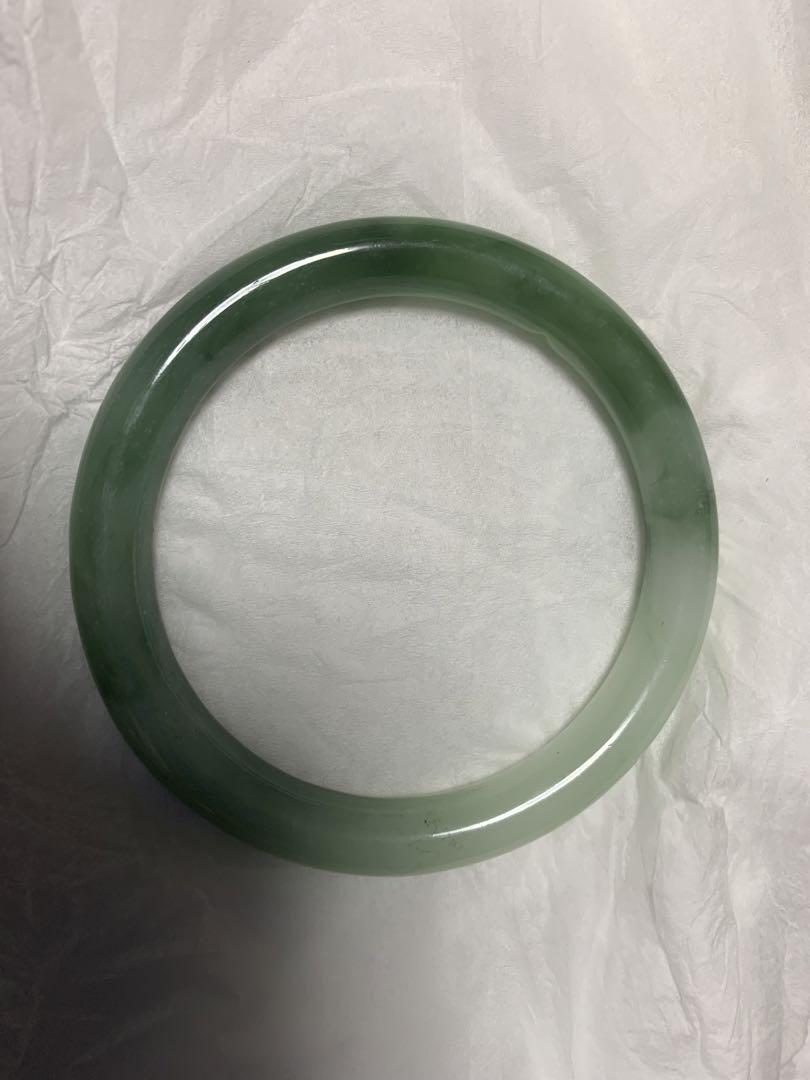本翡翠か玉のバングル