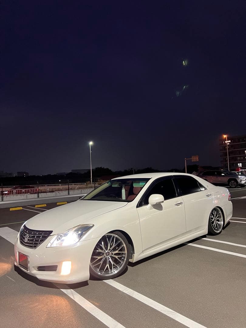 200系クラウンロイヤルサルーンカスタム5.4万km!2年車検付! 200系クラウンロイヤルサルーンカスタム5.4万km!2年車検付!