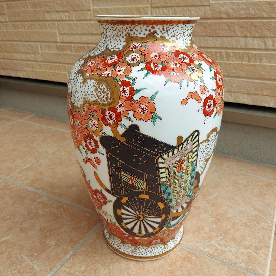 花と車の模様 大きめ陶磁器花瓶