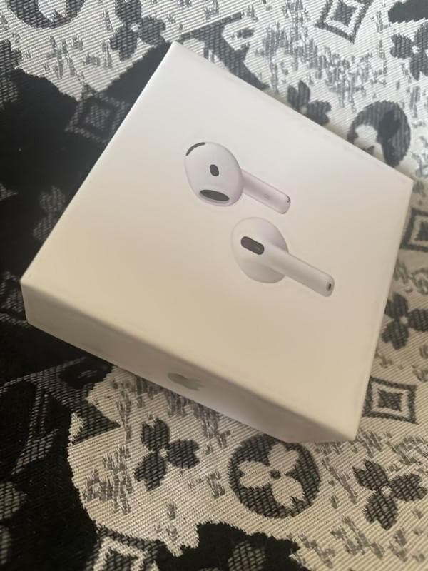 新品未使用 AirPods 第4世代 ANC搭載
