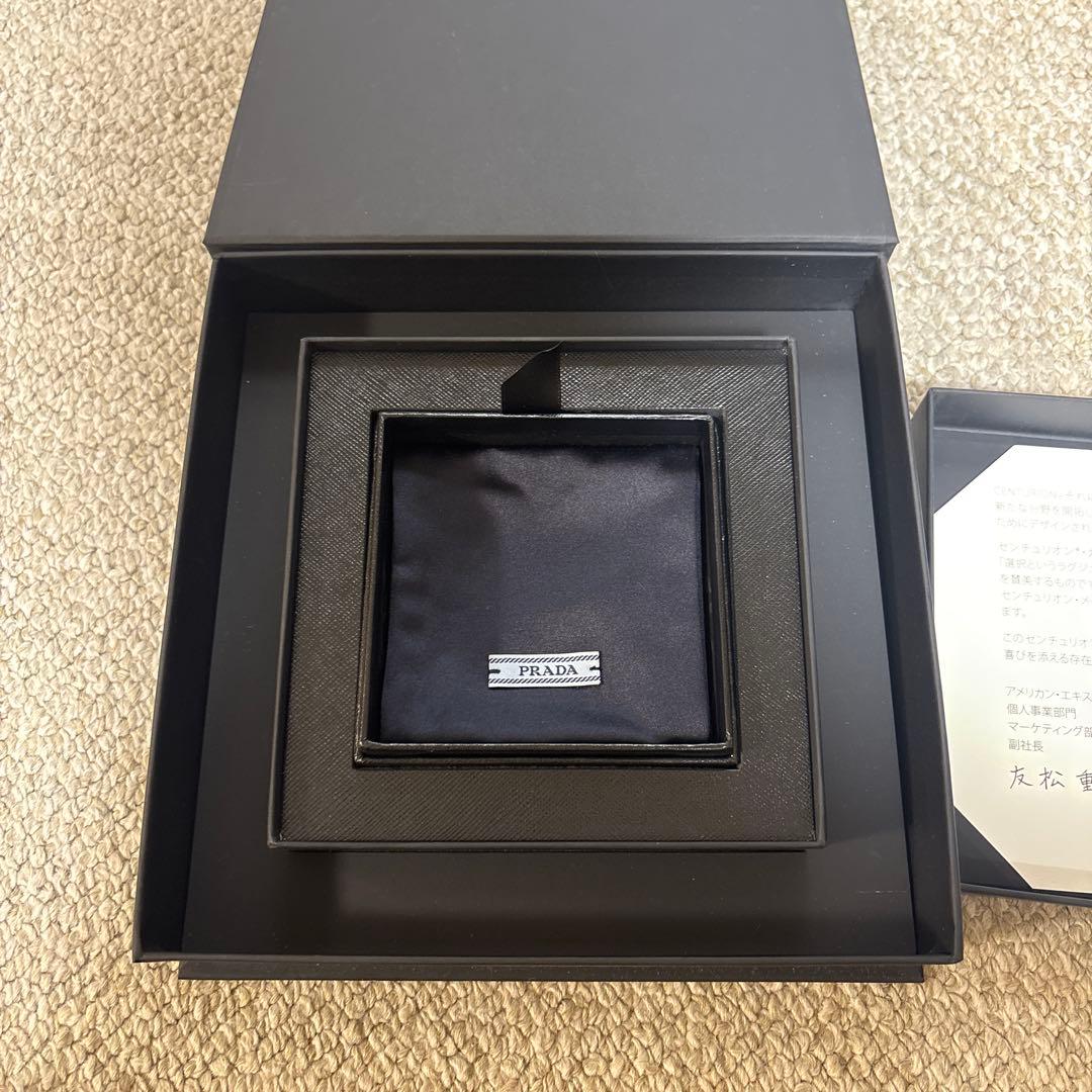 【新品未使用】PRADA × AMEX センチュリオン ウェアラブル 非売品 【新品未使用】PRADA × AMEX センチュリオン ウェアラブル 非売品