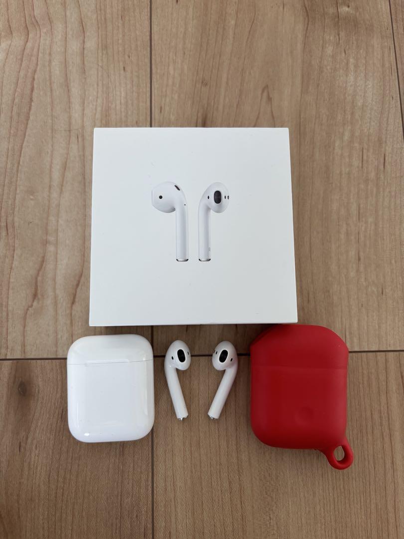 AirPods 本体 + 赤いシリコンケース - メルカリ