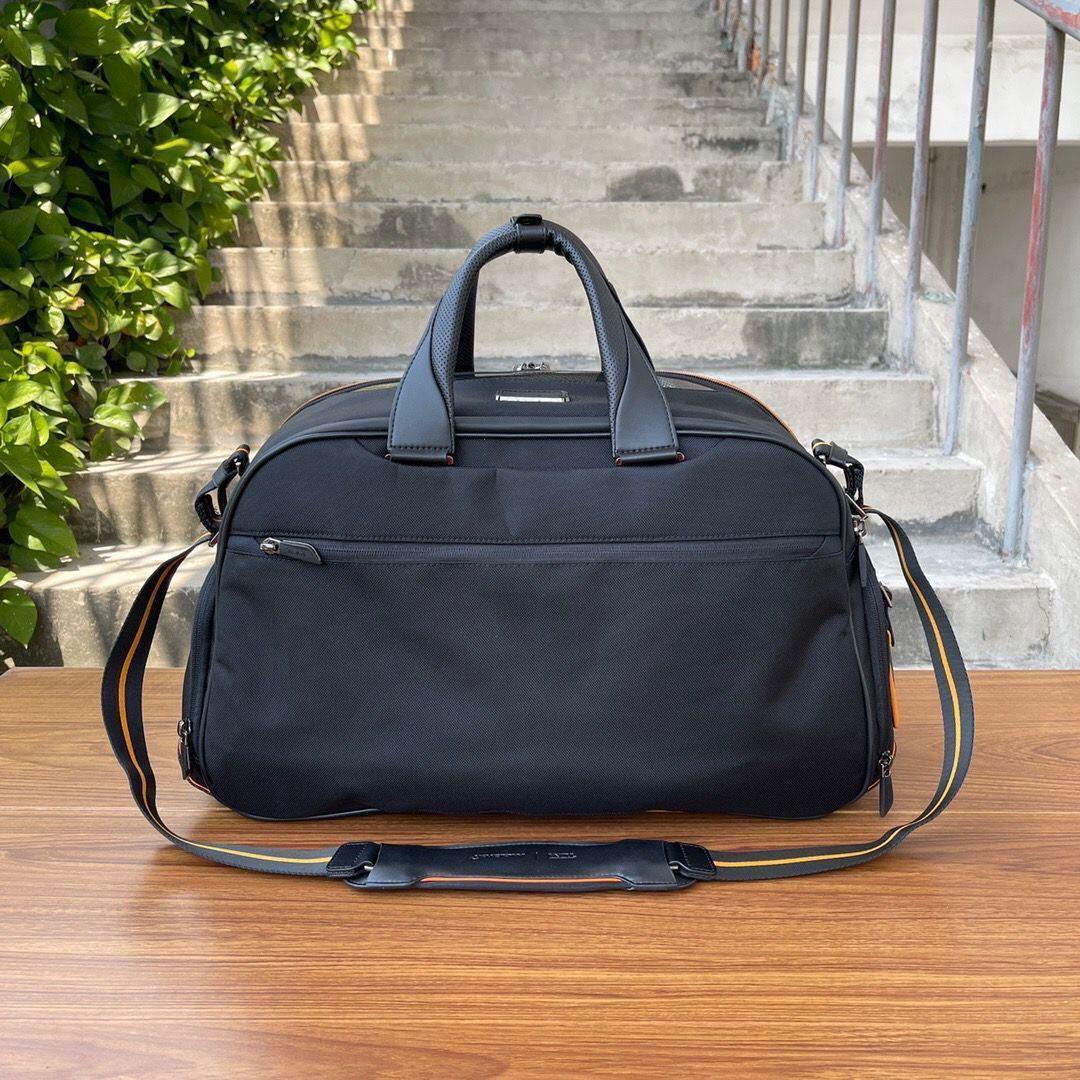 TUMI I MCLAREN 「クァンタム」ダッフル フィットネストラベルバッ