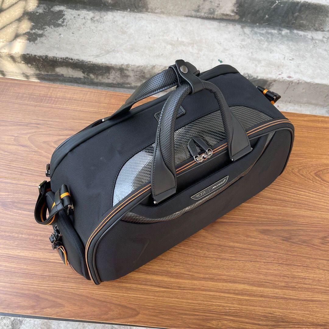 TUMI I MCLAREN 「クァンタム」ダッフル フィットネストラベルバッ