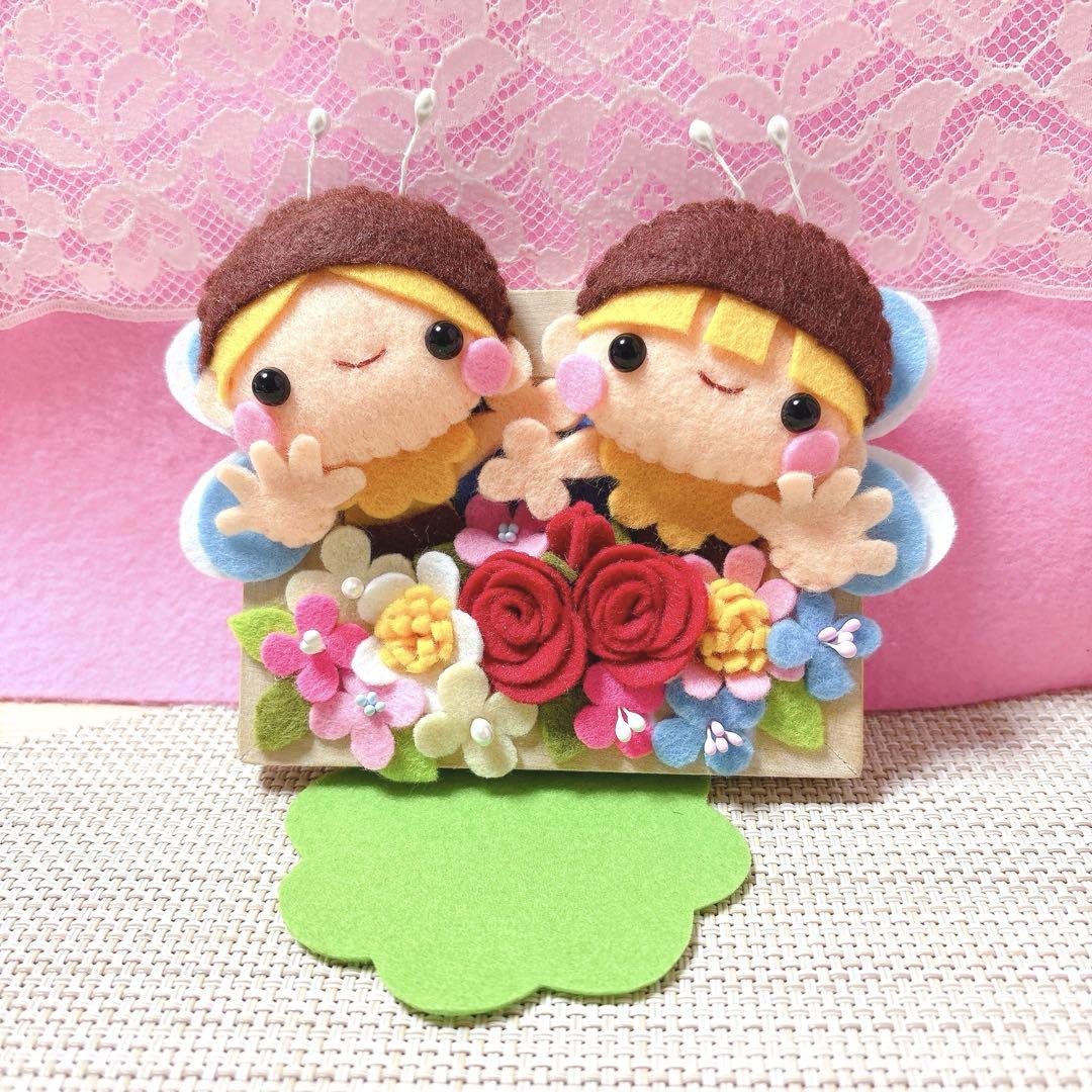 お花畑とみつばちちゃん・フレーム飾り・フェルトリース 1,720円