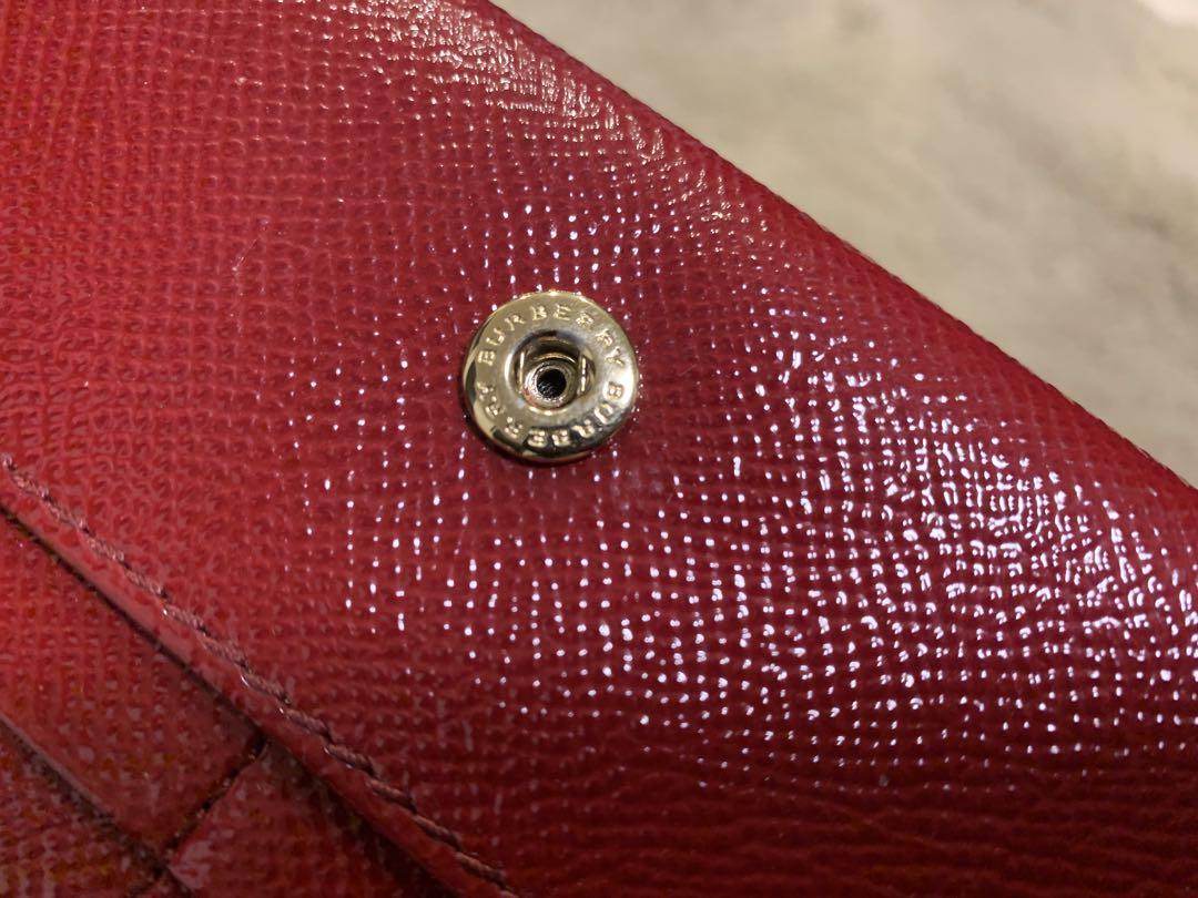 未使用品 バーバリー 長財布 ウォレット 二つ折り ノバチェック 赤