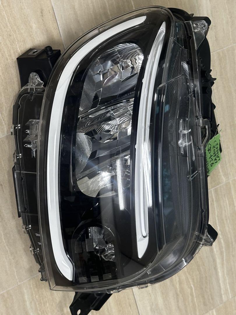 ダイハツタントLA650S ￼LED右側ヘッドライト クリア/ブラック