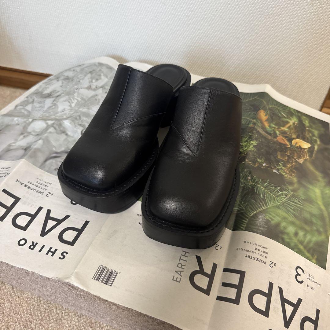 ALM. VIVLOS LEATHER MULES （Black）