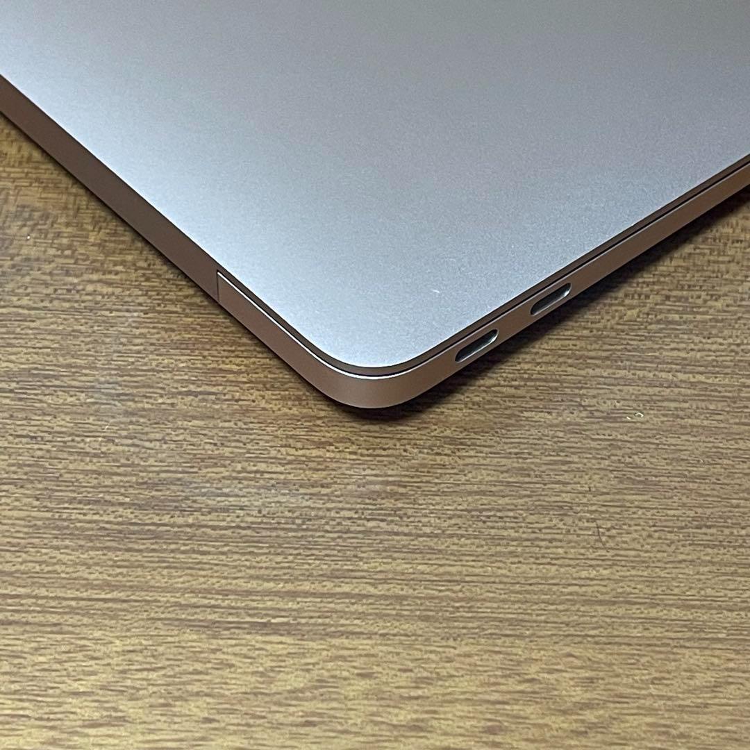 美品 MacBook Air M1 16GB/256GB 84回 箱充電器付 美品 MacBook Air M1 16GB/256GB 84回 箱充電器付