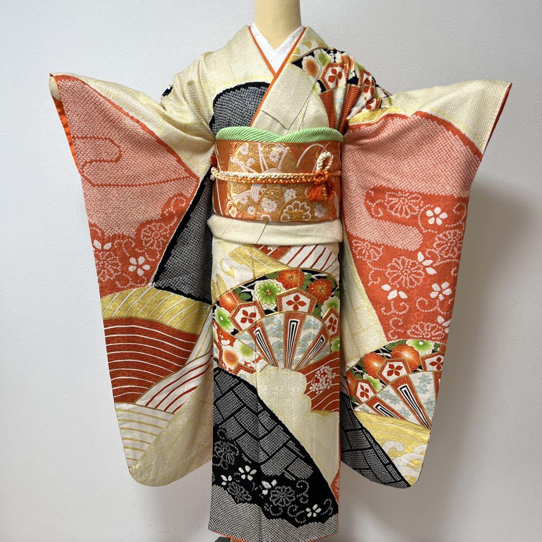 313 振袖フルセット 正絹 黒 橙 絞り 金彩 駒刺繍 刺繍 やや難あり 386 振袖フルセット 正絹 橙 黄色 黒 絞り 金彩 駒刺繍 レトロ