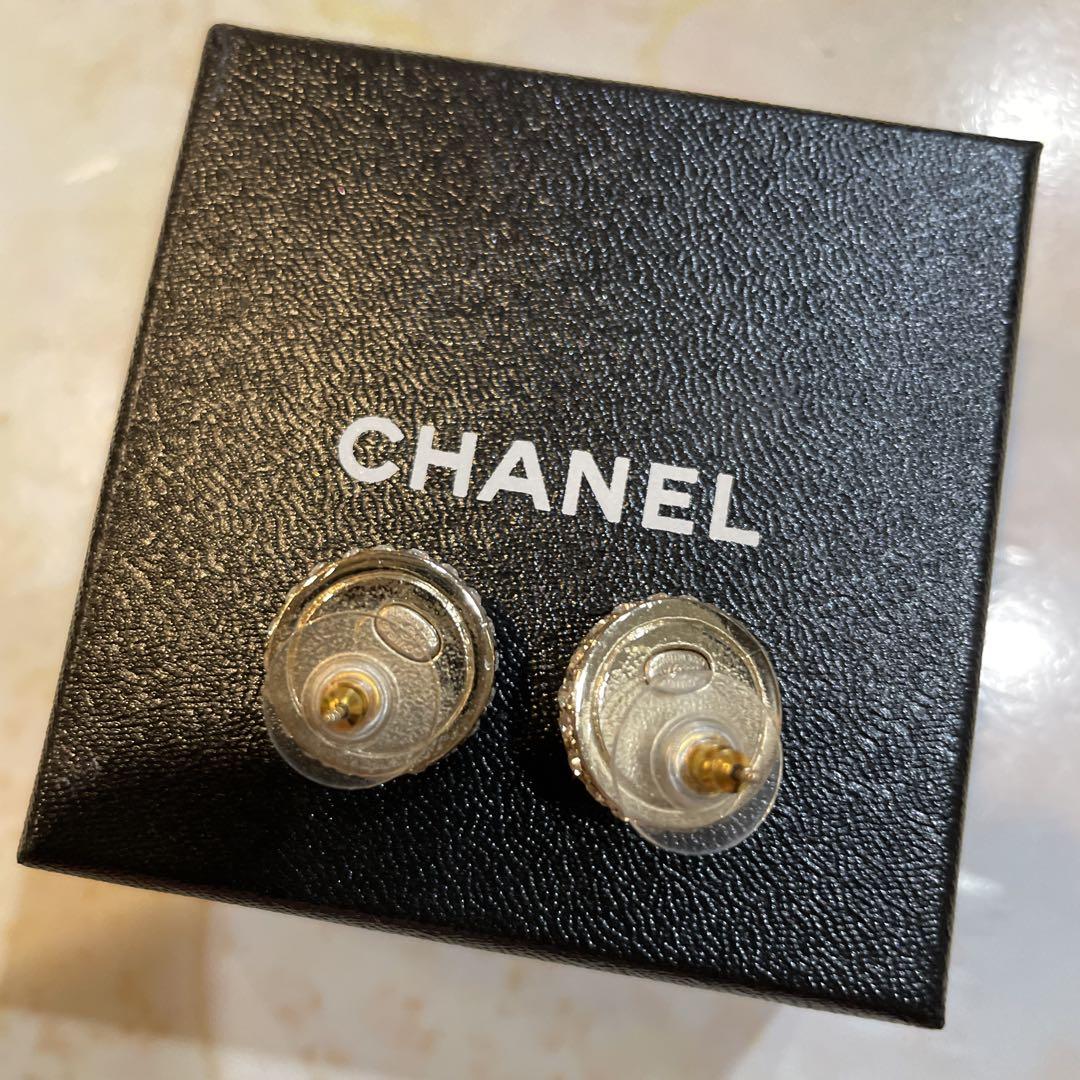 「うさぎ☆さま専用」 CHANEL 黒 ロゴ入り スタッドピアス