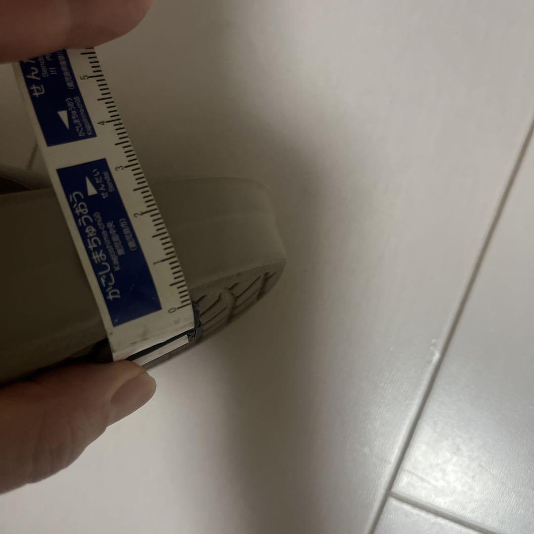 完売品　ウーフォス　ウーメガ　OOFOS OOMEGA NOMAD ベージュ