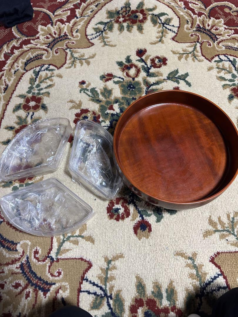 茶色の重箱 3つの仕切り付き 脚付き