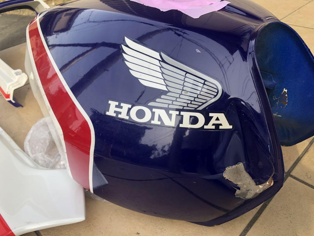 6月8日まで値下げ　CBX400F 青白　1型外装　おまけあり