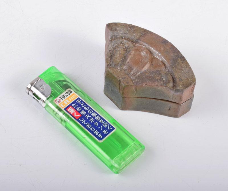 カテゴリー⋩ 茶道具 共箱 C R2738 4mrzQ-m51882496710 初代大饗仁堂作 備前焼 古瓦香合 ください