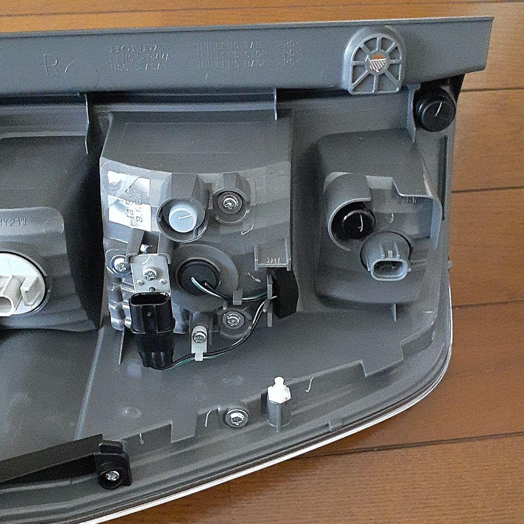 ステップワゴンスパーダ 純正テールランプ右側 qZ4E9-m51883261456 RK5 お得セール