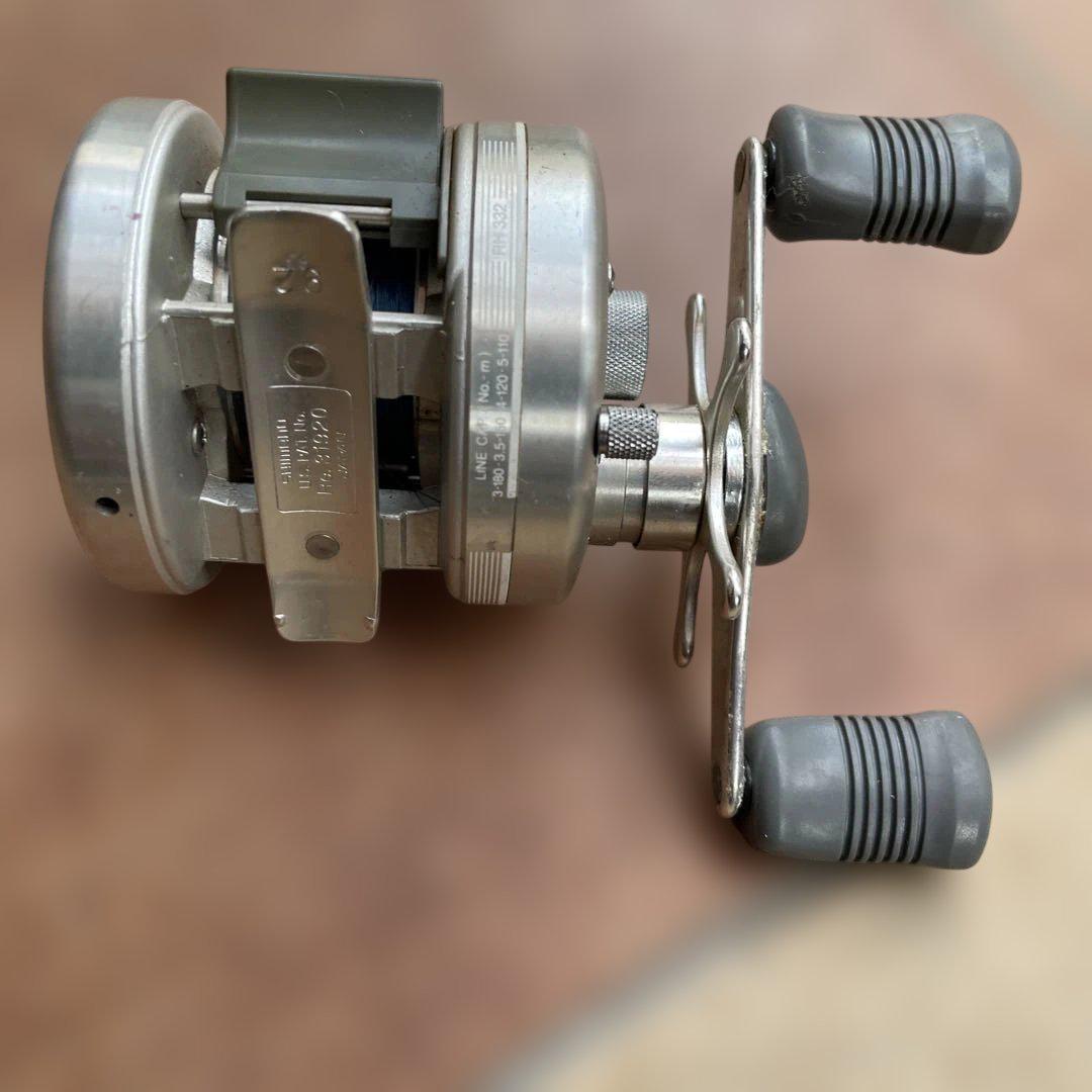 SHIMANO シマノ　カルカッタ200 リール