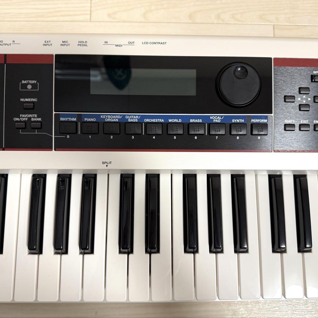 【美品】Roland モバイルシンセサイザー JUNO-Di ホワイト 美品】Roland JUNO-Di モバイルシンセサイザー ホワイト
