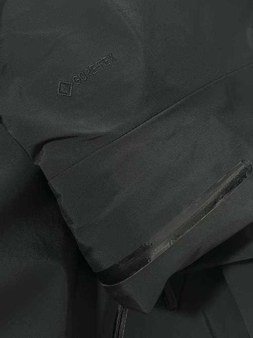 ARC'TERYX ブラック マウンテンパーカー ARC'TERYX ブラック マウンテンパーカー