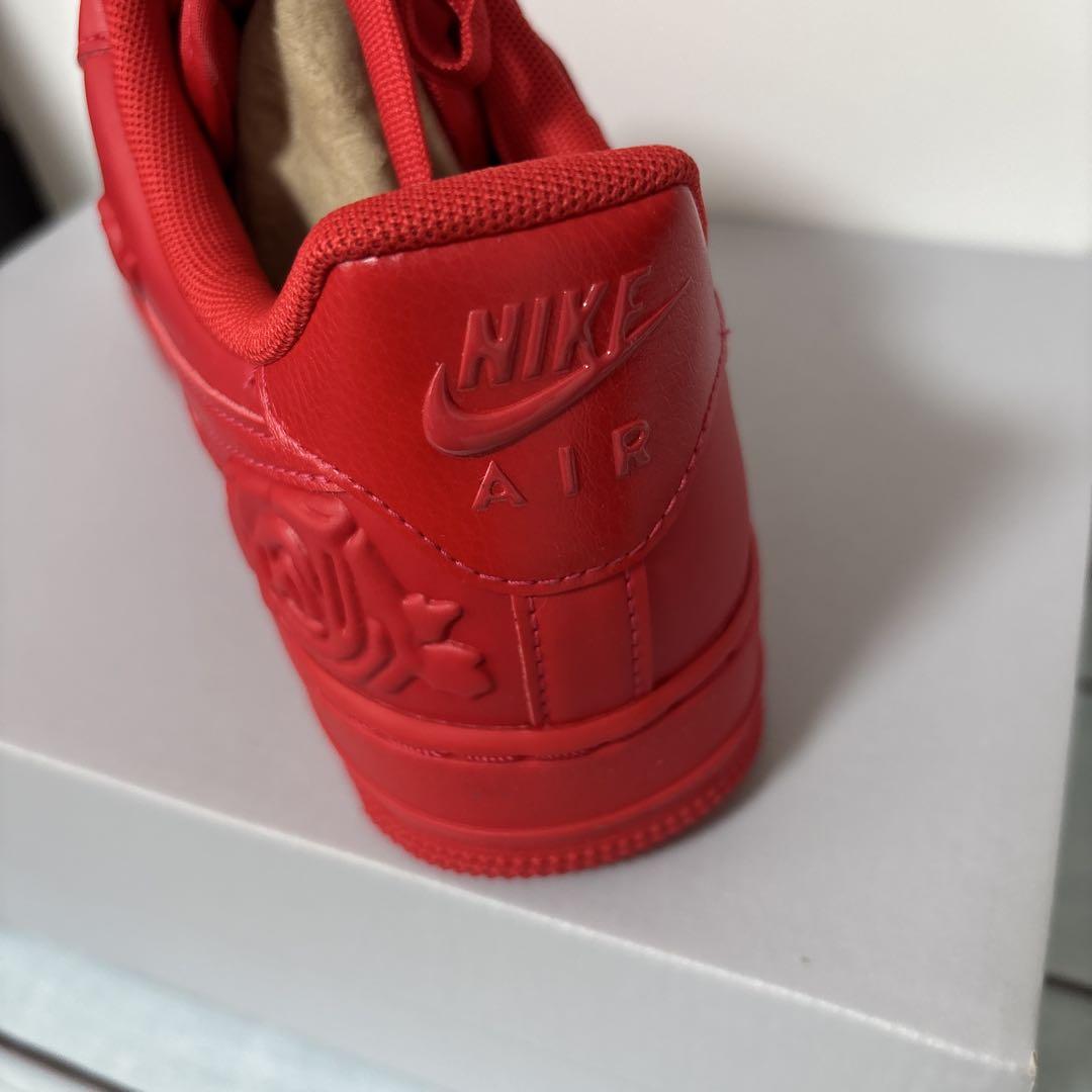 舘様ファン必見！赤のバラスニーカーNike Air Force 1 24cm