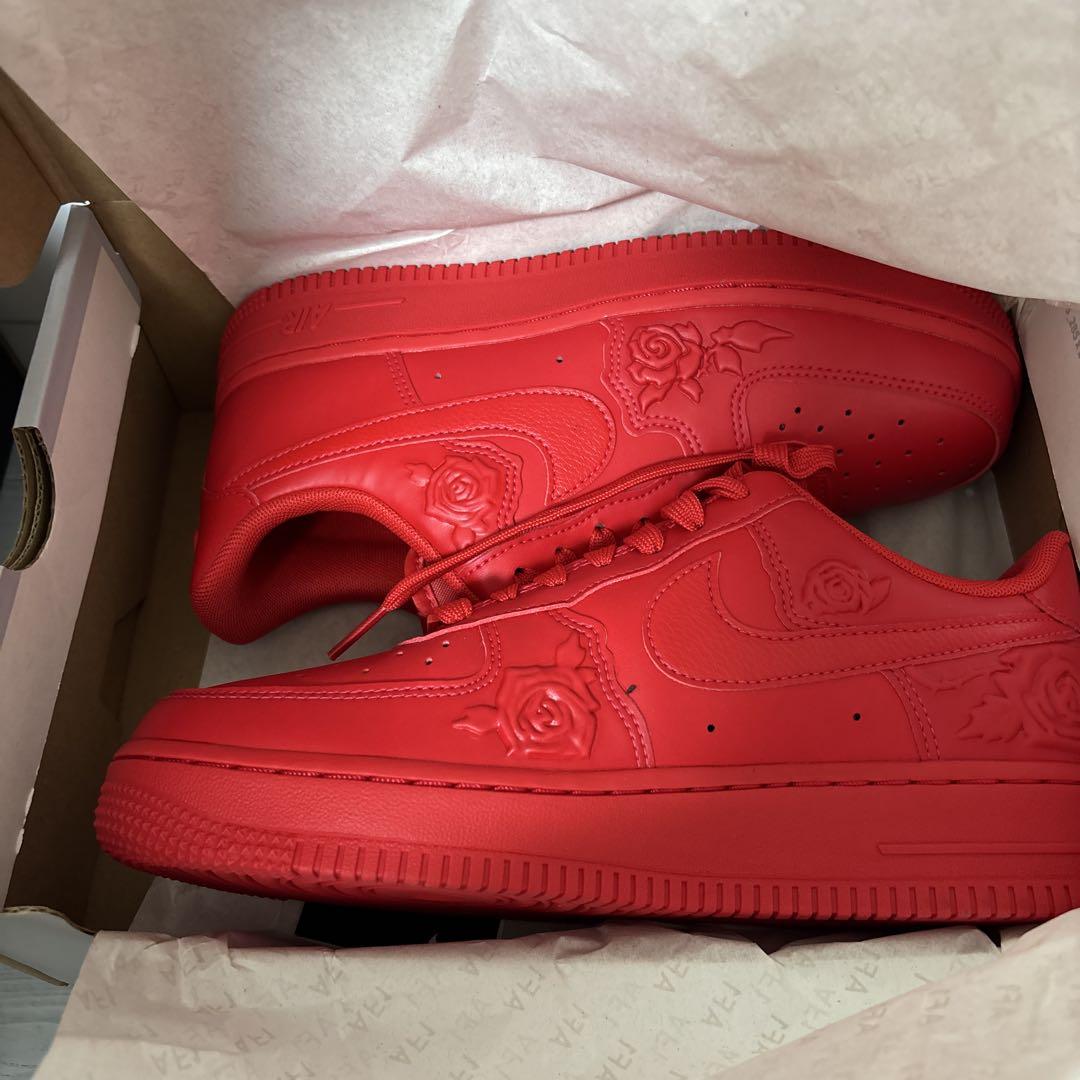 舘様ファン必見！赤のバラスニーカーNike Air Force 1 24cm