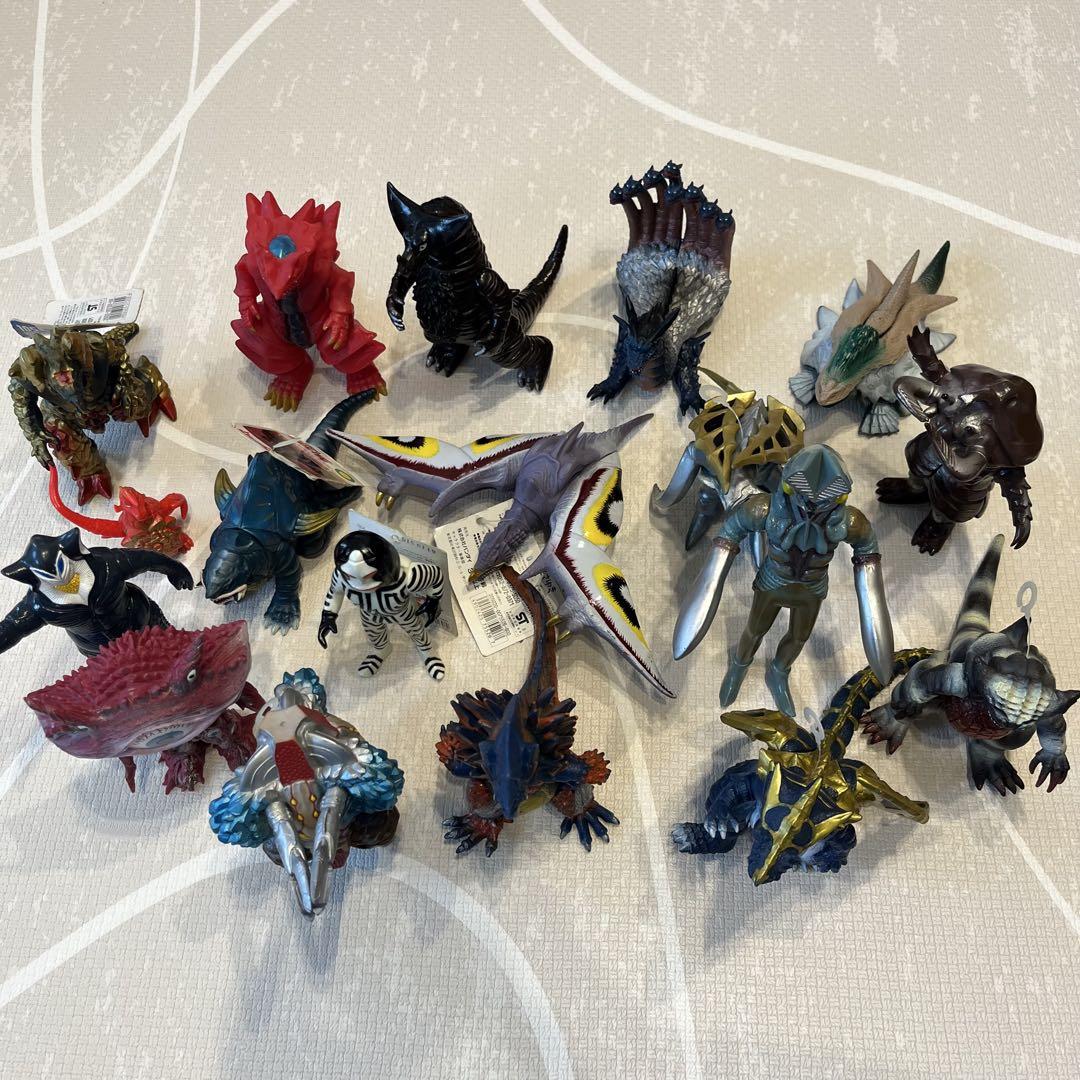 24体+23体＊18年以上前ガシャポン　ウルトラマンシリーズ 怪獣 フィギュア ウルトラマンシリーズ 怪獣フィギュア 18体セット - メルカリ