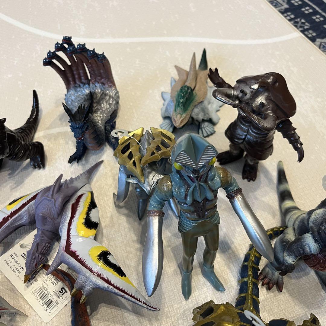 24体+23体＊18年以上前ガシャポン　ウルトラマンシリーズ 怪獣 フィギュア ウルトラマンシリーズ 怪獣フィギュア 18体セット - メルカリ