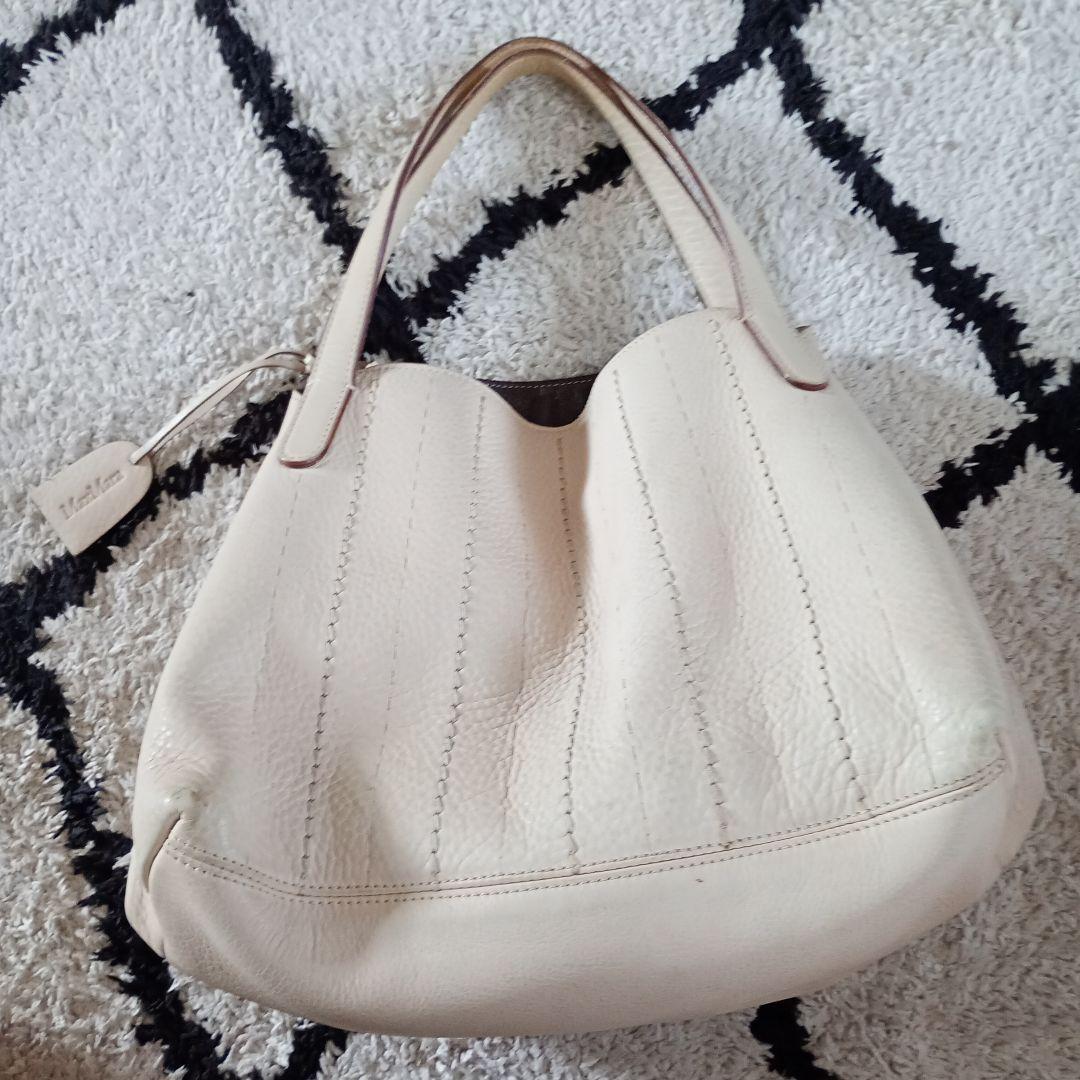 MaxMara ハンドバッグ ポーチ付き レザー シボ革 オフホワイト MaxMara ハンドバッグ ポーチ付き レザー シボ革 オフホワイト
