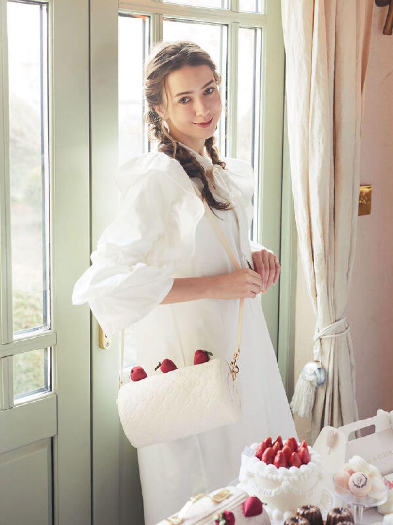 メゾン ド フルール Maison de FLEUR モノグラムロールケーキ