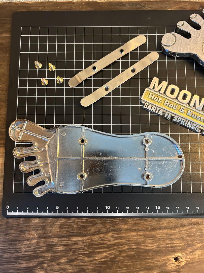 ムーンアイズベアフットガスペダル2枚 ムーンアイズメタルエンブレム ステッカー